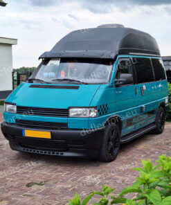 Das Visier auf der Windschutzscheibe (Sonnenblende) für VOLKSWAGEN VW T4 TRANSPORTER (CARAVELLE / MULTIVAN / EUROVAN) 1990-2003 (schwarz mit Verschluss)