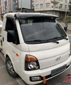 Alternative view of Козирка / сенник за предно стъкло за HYUNDAI H100 2004- (черна със закрепване)
