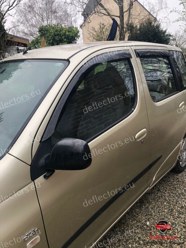 Set paravânturi auto cu montajul exterior pentru Toyota Yaris Verso 1999-2003 (Funcargo) cu 5 uși – 4 buc. față și spate 6 Set paravânturi auto cu montajul exterior pentru Toyota Yaris Verso 1999-2003 (Funcargo) cu 5 uși - 4 buc. față și spate - imagine 4