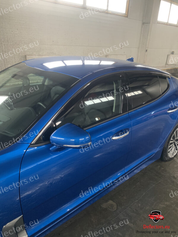 Vindavvisare / fönstervisir extern montering för Kia Stinger (CK) 2018- – 5 dörrar – 4 st. fram och bak 2 Vindavvisare / fönstervisir extern montering för Kia Stinger (CK) 2018- - 5 dörrar - 4 st. fram och bak