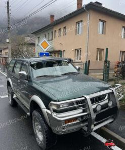 Das Visier auf der Windschutzscheibe (Sonnenblende) für MITSUBISHI PAJERO SPORT 1998-2007 (SHOGUN SPORT) (schwarz mit Befestigung) Das Visier auf der Windschutzscheibe (Sonnenblende) für MITSUBISHI PAJERO SPORT 1998-2007 (SHOGUN SPORT) (schwarz mit Befestigung)